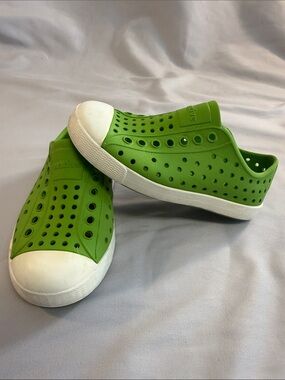 Native Kids Green Slip-On Jefferson Water Shoes with White Toe